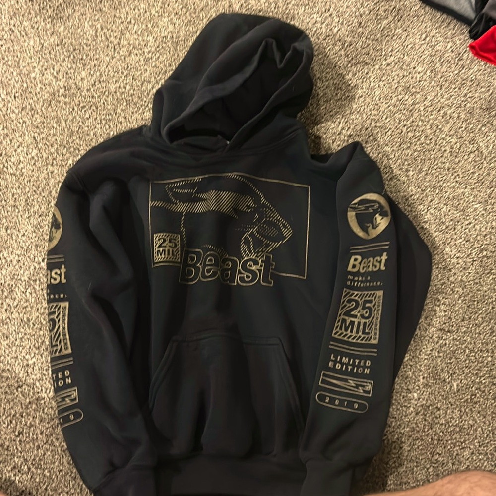 Mr Beast 25 MIL Youth sweatshirt